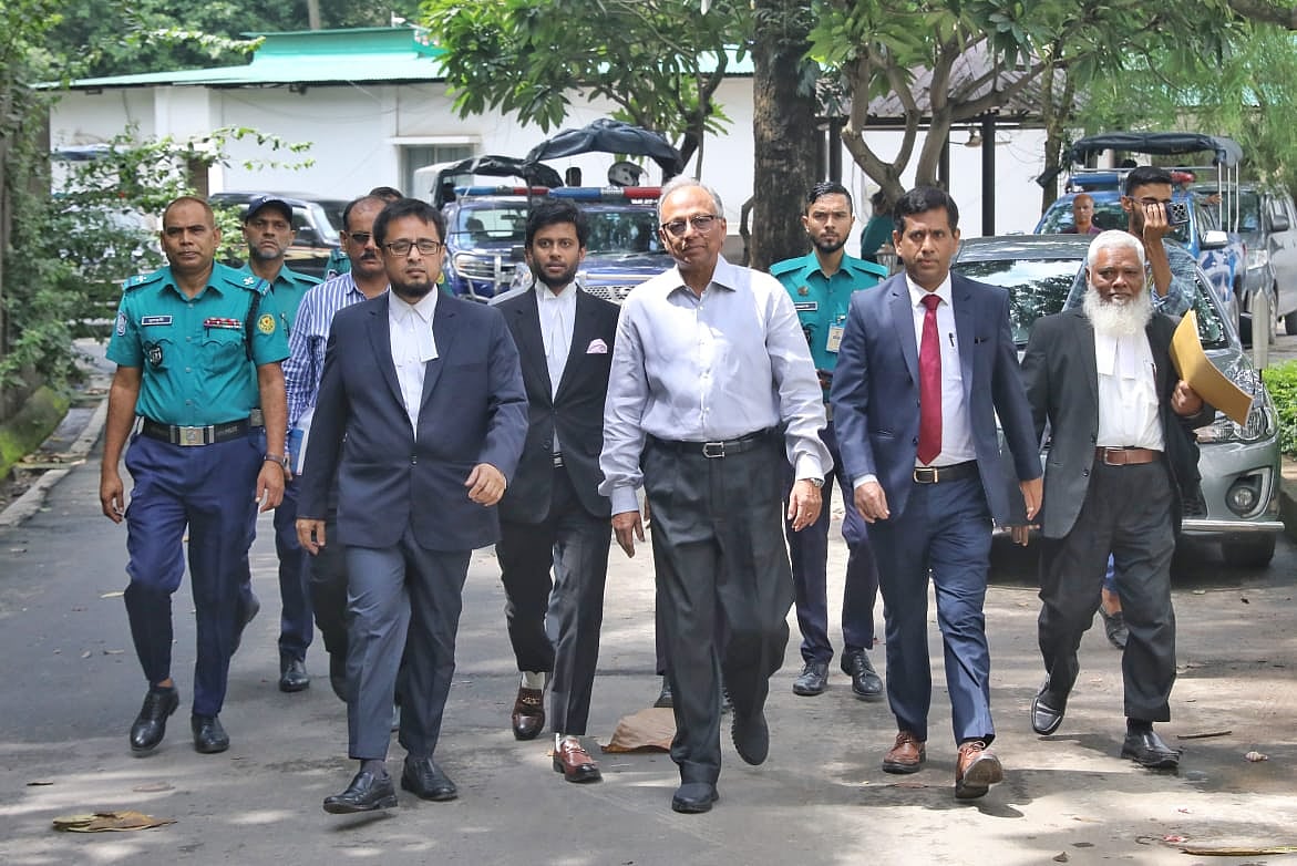 আন্তর্জাতিক অপরাধ ট্রাইব্যুনালে আজ সোমবার সাক্ষী হিসেবে জবানবন্দি দিতে আসেন আমার দেশ পত্রিকার সম্পাদক মাহমুদুর রহমান