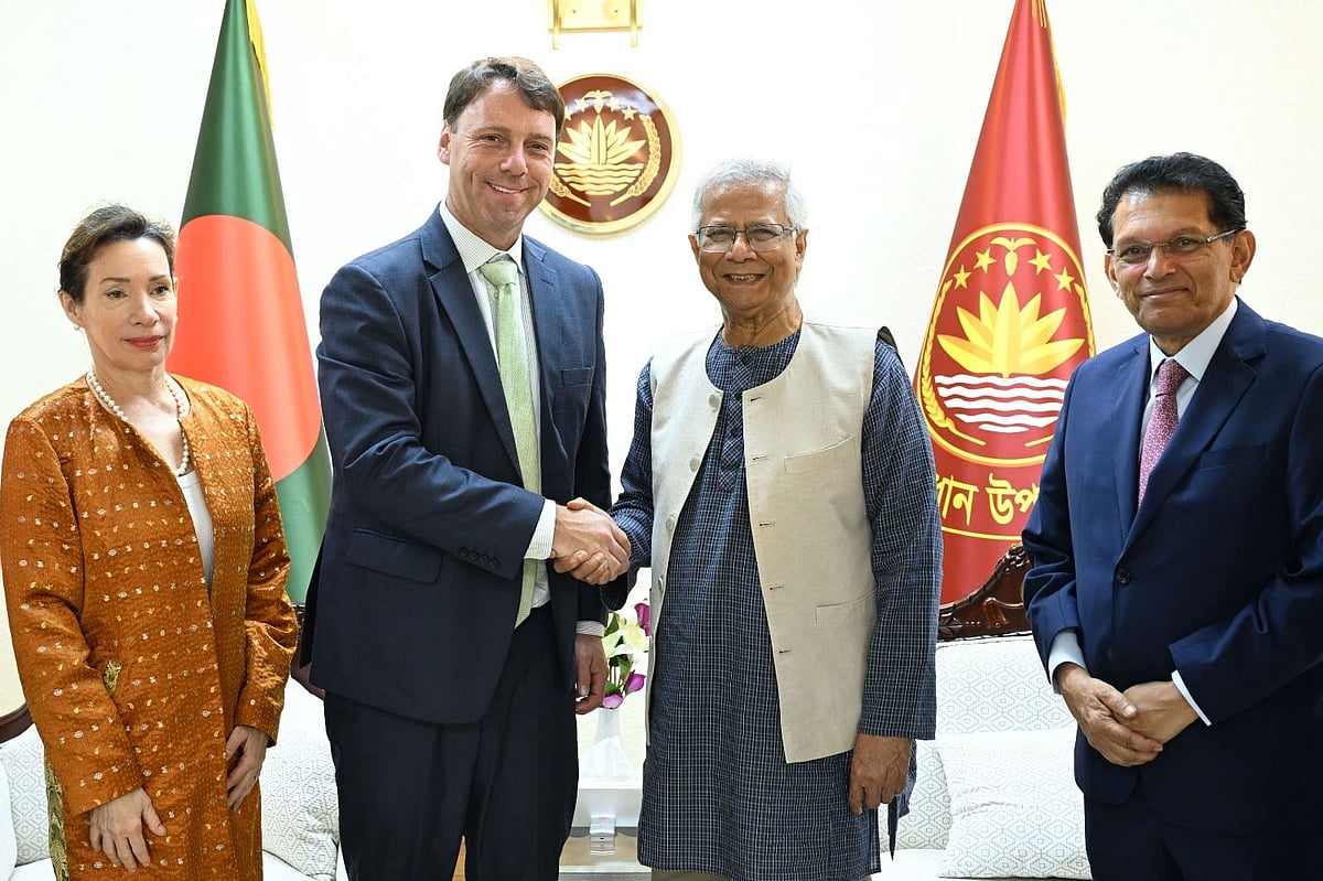 ঢাকা সফররত যুক্তরাষ্ট্রের বাণিজ্য প্রতিনিধির দপ্তরের (ইউএসটিআর) সহকারী বাণিজ্য প্রতিনিধি ব্রেন্ডেন লিঞ্চের নেতৃত্বাধীন প্রতিনিধিদল প্রধান উপদেষ্টা অধ্যাপক মুহাম্মদ ইউনূসের সঙ্গে সাক্ষাৎ করে। আজ সোমবার তেজগাঁওয়ে প্রধান উপদেষ্টার কার্যালয়ে