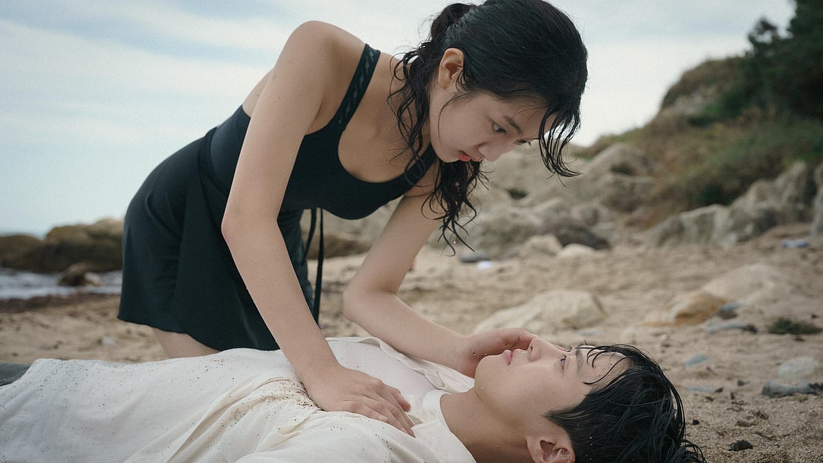 ‘লাভ আনট্যাঙ্গলড’–এর দৃশ্য। আইএমডিবি