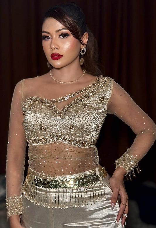 Jinsiy aloqa paytida qizning oyogining qaltirashi porno video HD sifatda anal seks tomosha qiling