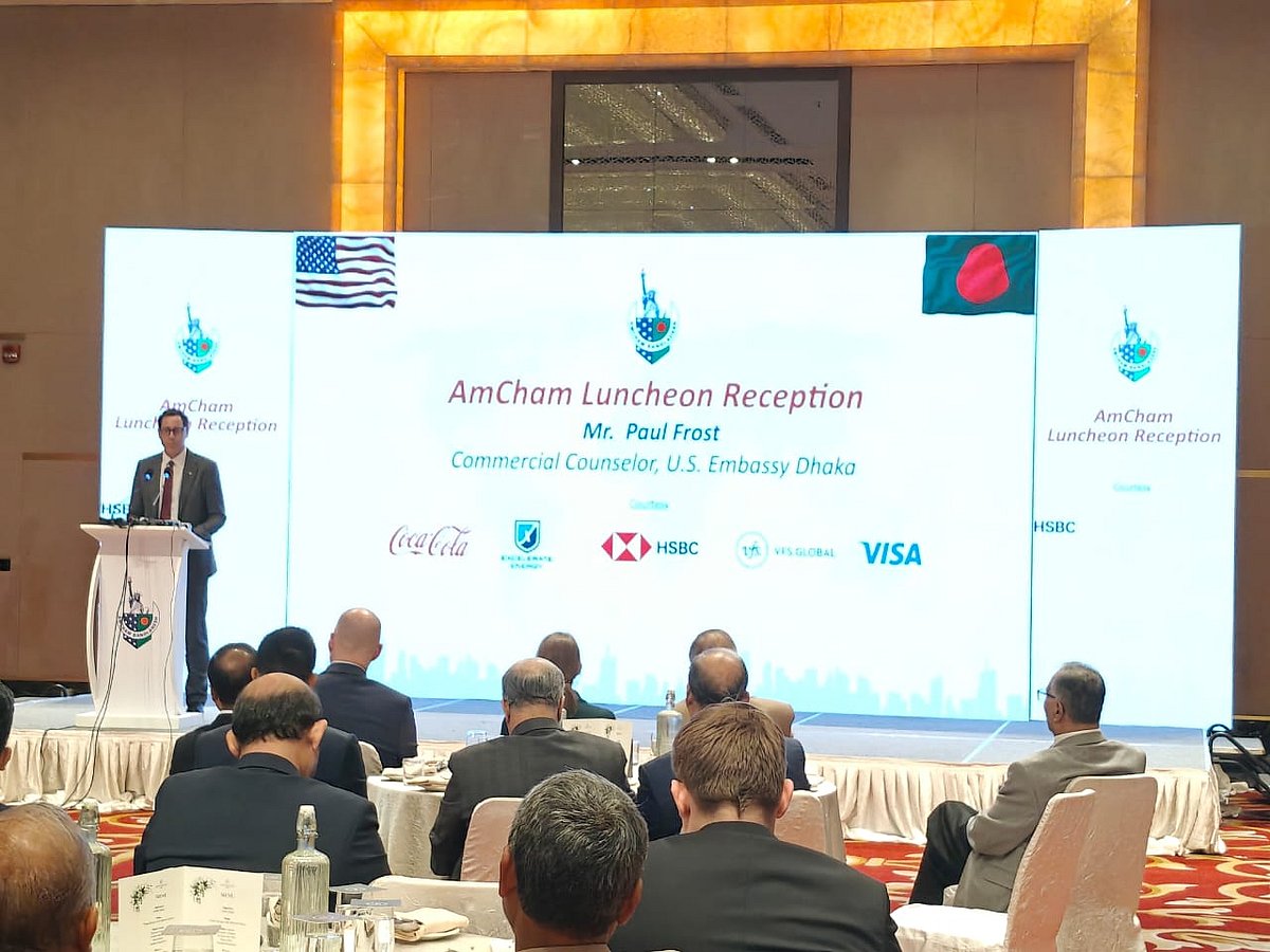 আমেরিকান চেম্বার অব কমার্স ইন বাংলাদেশের (অ্যামচেম) অভ্যর্থনা অনুষ্ঠানে বক্তব্য দিচ্ছেন ঢাকায় নবনিযুক্ত মার্কিন কমার্শিয়াল কাউন্সিলর পল ফ্রস্ট। আজ মঙ্গলবার রাজধানীর একটি হোটেলে