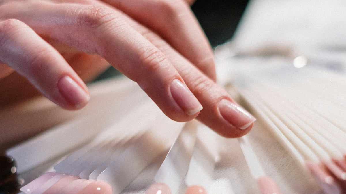 নখ ভেঙে গেলে হাতের সৌন্দর্য নষ্ট হয়