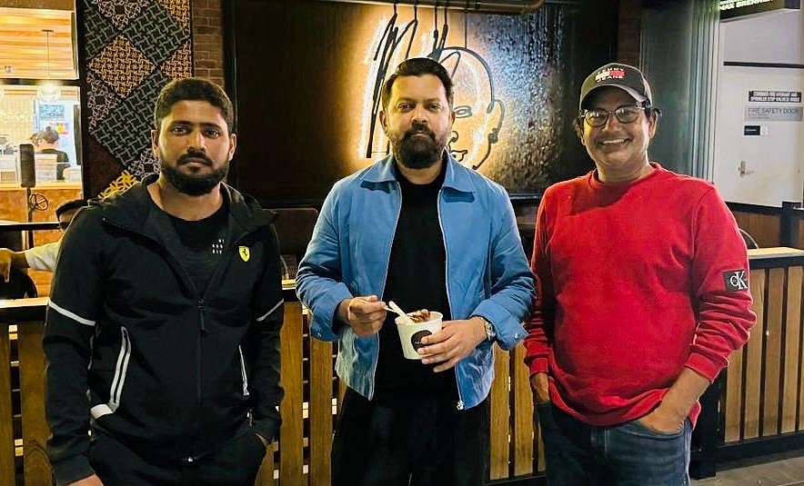 ক্রিকেটার ইমরুল কায়েস, গায়ক তাহসান খান ও অভিনেতা মাজনুন মিজান