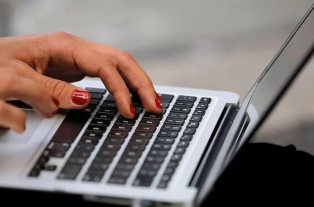 ওয়েবসাইটের কুকিজ সংগ্রহের অনুরোধ সতর্কতার সঙ্গে পর্যালোচনা করতে হবে