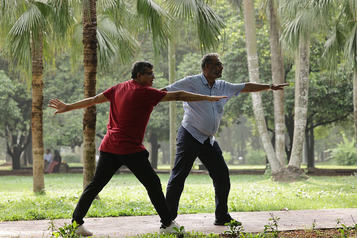 অনেকে ভাবেন প্রবীণেরা শুধু লো–ইমপ্যাক্ট ব্যায়ামই করবেন