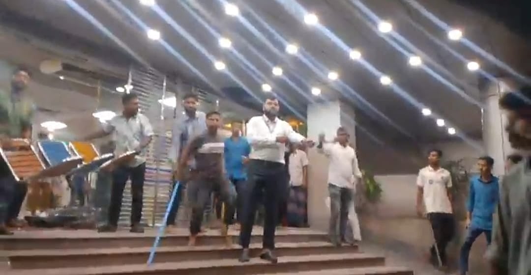 সিলেটের ইবনে সিনা হাসপাতালে রোগীর মৃত্যুর জেরে তাঁর স্বজন ও প্রতিষ্ঠানটির কর্মচারীদের মধ্যে পাল্টাপাল্টি ধাওয়ার সময়