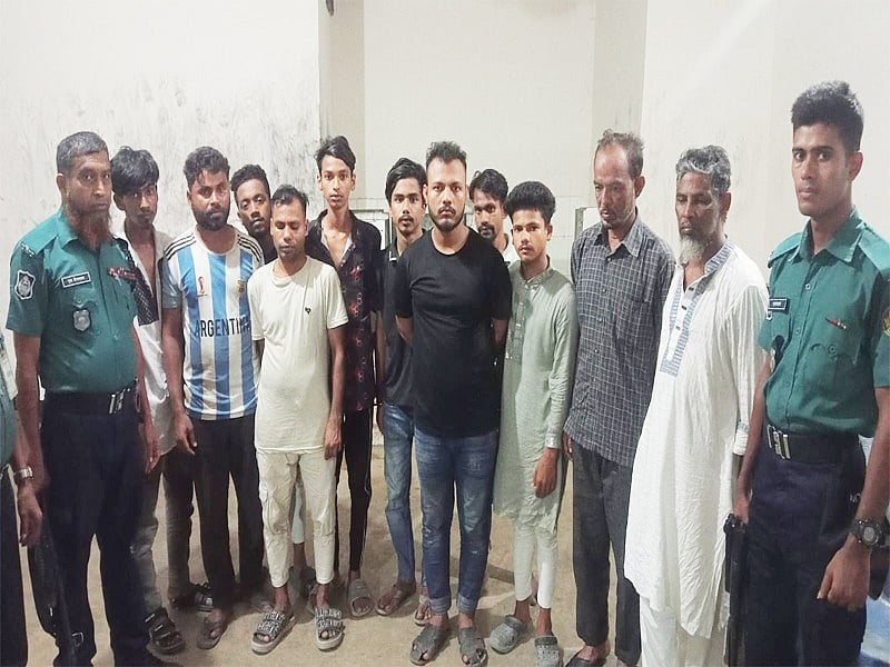 রাজধানীর হাজারীবাগে ঝটিকা মিছিলের প্রস্তুতিকালে কার্যক্রম নিষিদ্ধ আওয়ামী লীগ ও এর অঙ্গসংগঠনের ১১ নেতা-কর্মী গ্রেপ্তার