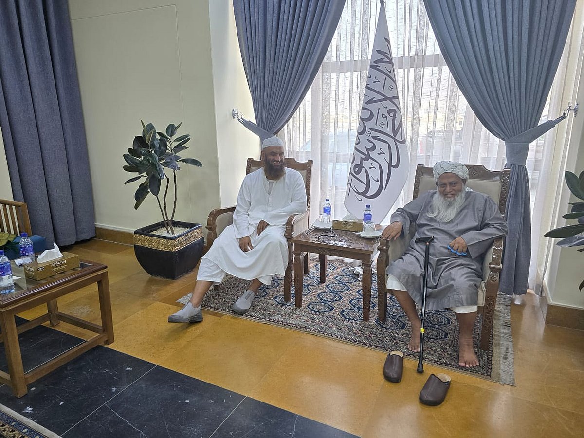 আফগানিস্তানের রাজধানী কাবুলে তালেবান নেতার সঙ্গে বৈঠকে বাংলাদেশ খেলাফত মজলিসের আমির মাওলানা মামুনুল হক