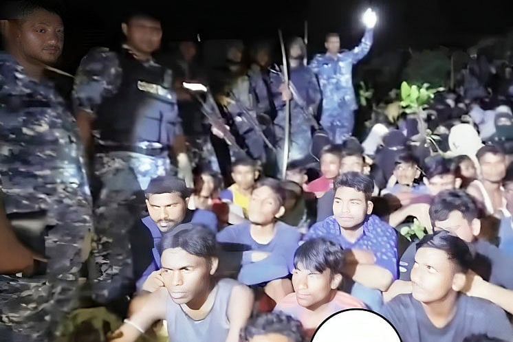 মালয়েশিয়া পাচারের সময় কক্সবাজারের টেকনাফের গহিন পাহাড় থেকে উদ্ধার করা হয় ৬৬ জনকে। গতকাল রাতে তোলা