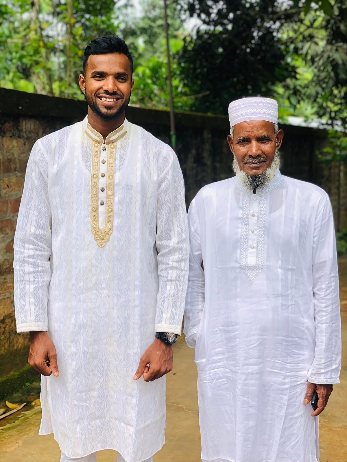 বাবার সঙ্গে ইবাদত হোসেন