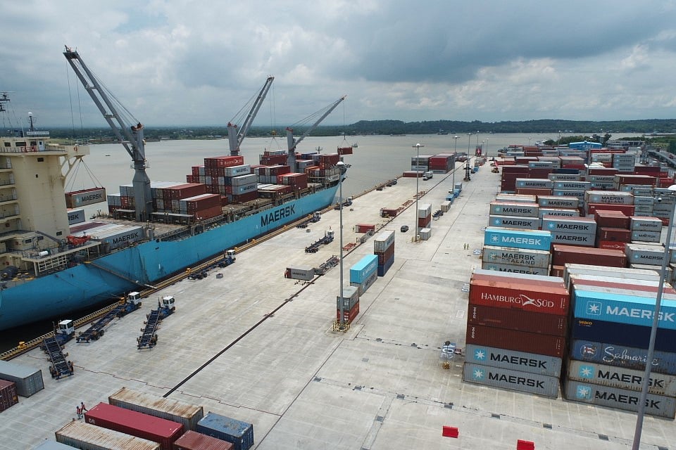 পণ্য রাখার নতুন ছাউনি ও  ইয়ার্ড যুক্ত হয়েছে চট্টগ্রাম বন্দরের রেড সি গেটওয়ে টার্মিনালে। সেই সঙ্গে ধীরে ধীরে যুক্ত হচ্ছে জাহাজ থেকে পণ্য ওঠানো নামানোর জন্য অত্যাধুনিক যন্ত্রপাতি। সম্প্রতি চট্টগ্রামের পতেঙ্গা এলাকার টার্মিনালে