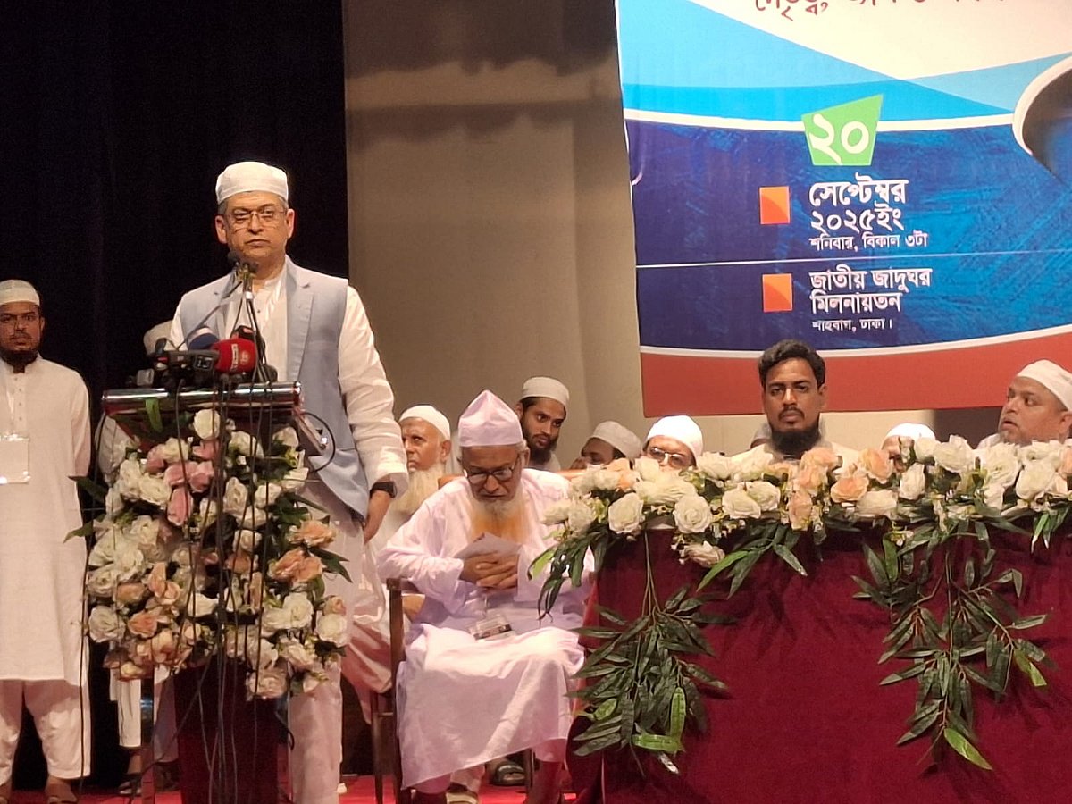 বিএনপির স্থায়ী কমিটির সদস্য সালাহউদ্দিন আহমদ বক্তব্য দিচ্ছেন। আজ শনিবার জাতীয় জাদুঘরের প্রধান মিলনায়তনে এক অনুষ্ঠানে