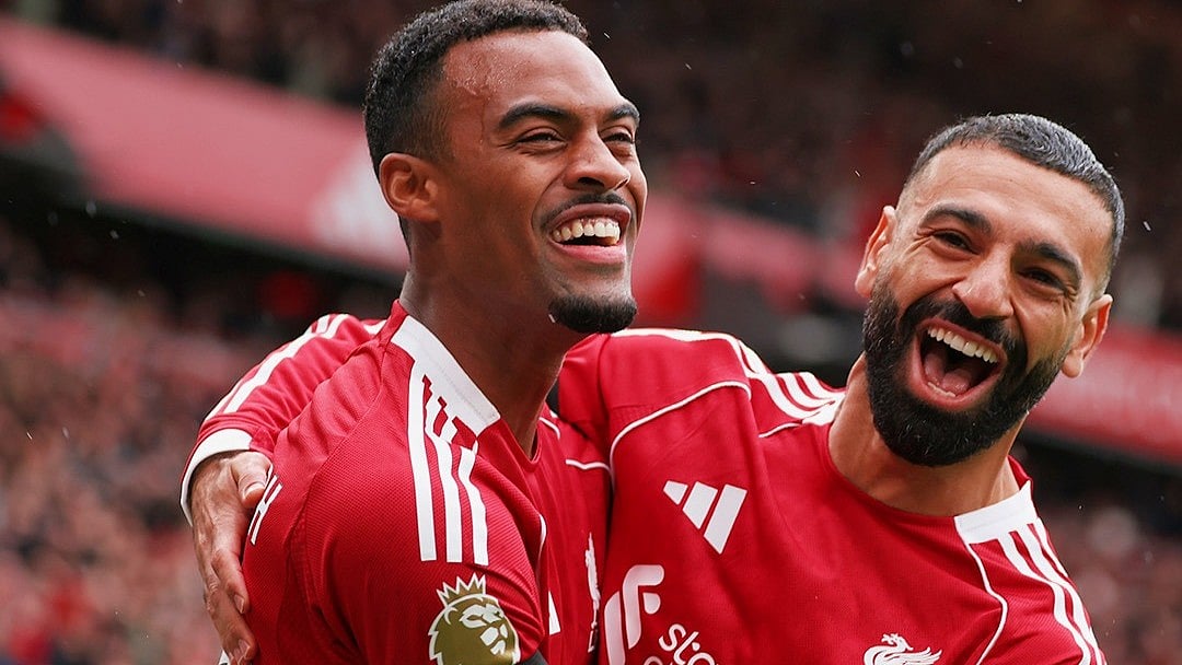 রায়ান গ্রাভেনবার্চের গোলের পর তাঁকে নিয়ে সতীর্থ সালাহর উল্লাস