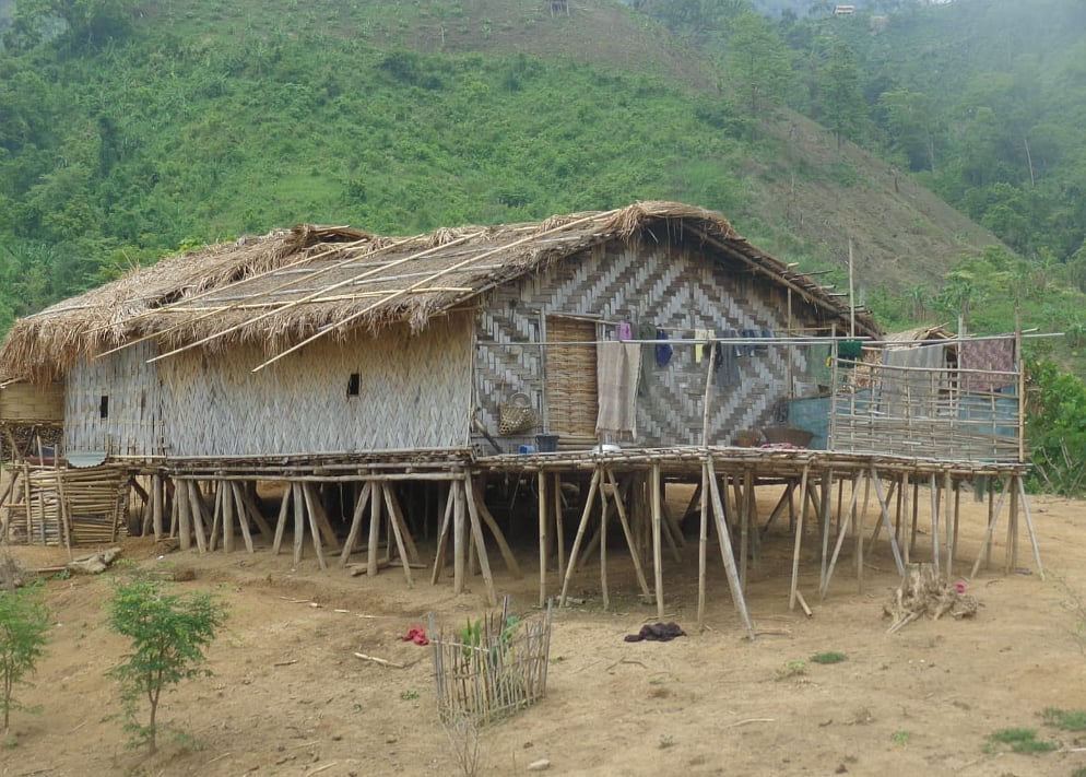 বম জনগোষ্ঠীর ঐতিহ্যবাহী মাচাংঘর