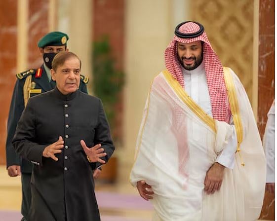 সৌদি আরব ও পারমাণবিক শক্তিধর পাকিস্তানের মধ্যে কৌশলগত প্রতিরক্ষা অংশীদারত্ব চুক্তি মধ্যপ্রাচ্যের ইতিহাসের গতিপথ বদলে দিতে পারে।