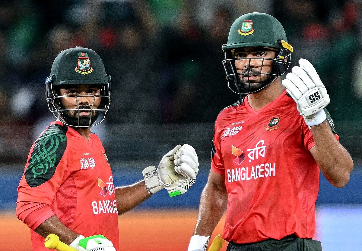 দুর্দান্ত ব্যাটিং করে বাংলাদেশকে জিতিয়েছেন তাওহিদ হৃদয় ও সাইফ হাসান (বাঁ থেকে)। দুজনেই করেছেন ফিফটি