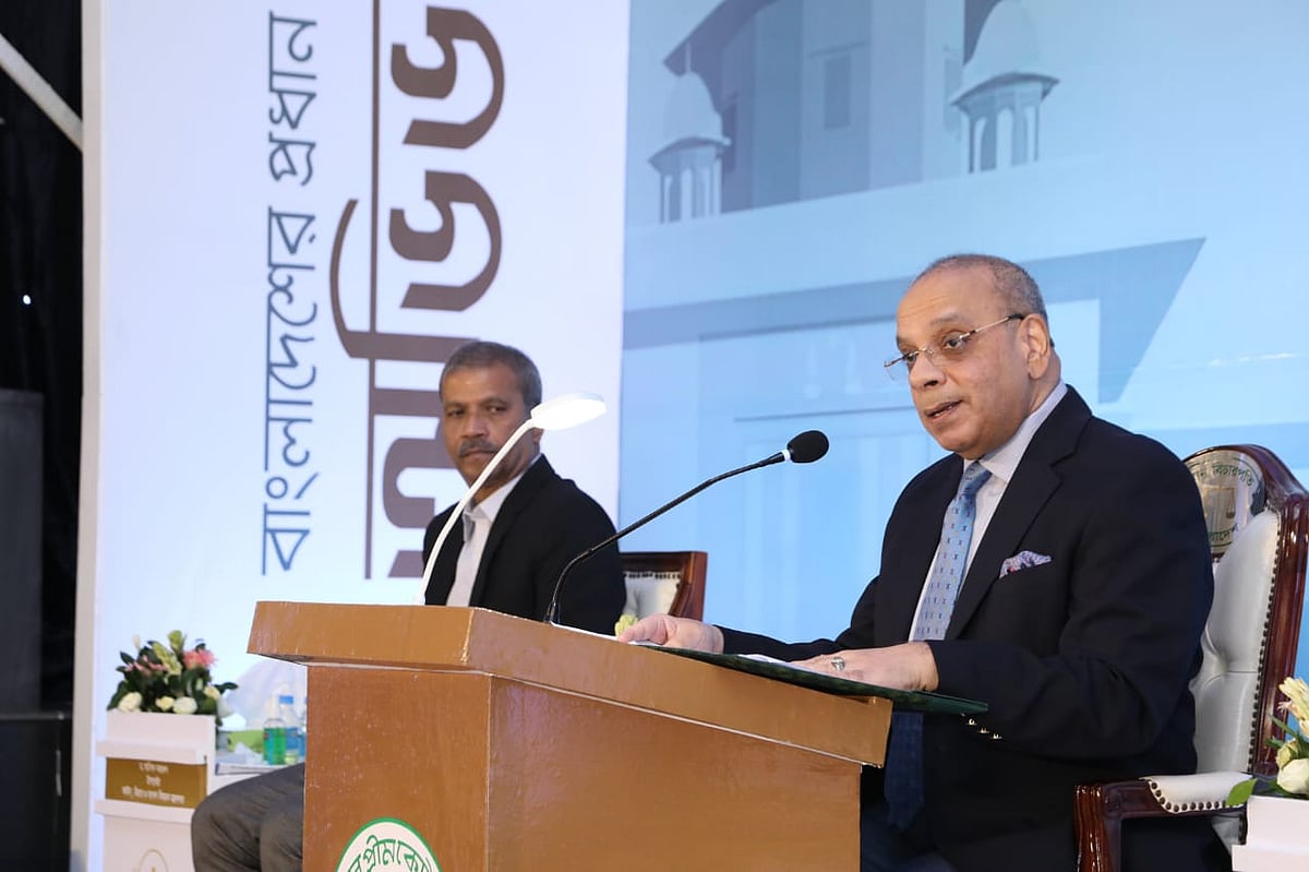 দেশের ২৫তম প্রধান বিচারপতি হিসেবে গত বছরের ১১ আগস্ট দায়িত্ব গ্রহণ করেন বিচারপতি সৈয়দ রেফাত আহমেদ