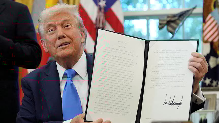 এইচ-১বি ভিসার ওপর বার্ষিক ফি নির্ধারণ করে শুক্রবার একটি নির্বাহী আদেশে সই করেন যুক্তরাষ্ট্রের প্রেসিডেন্ট ডোনাল্ড ট্রাম্প