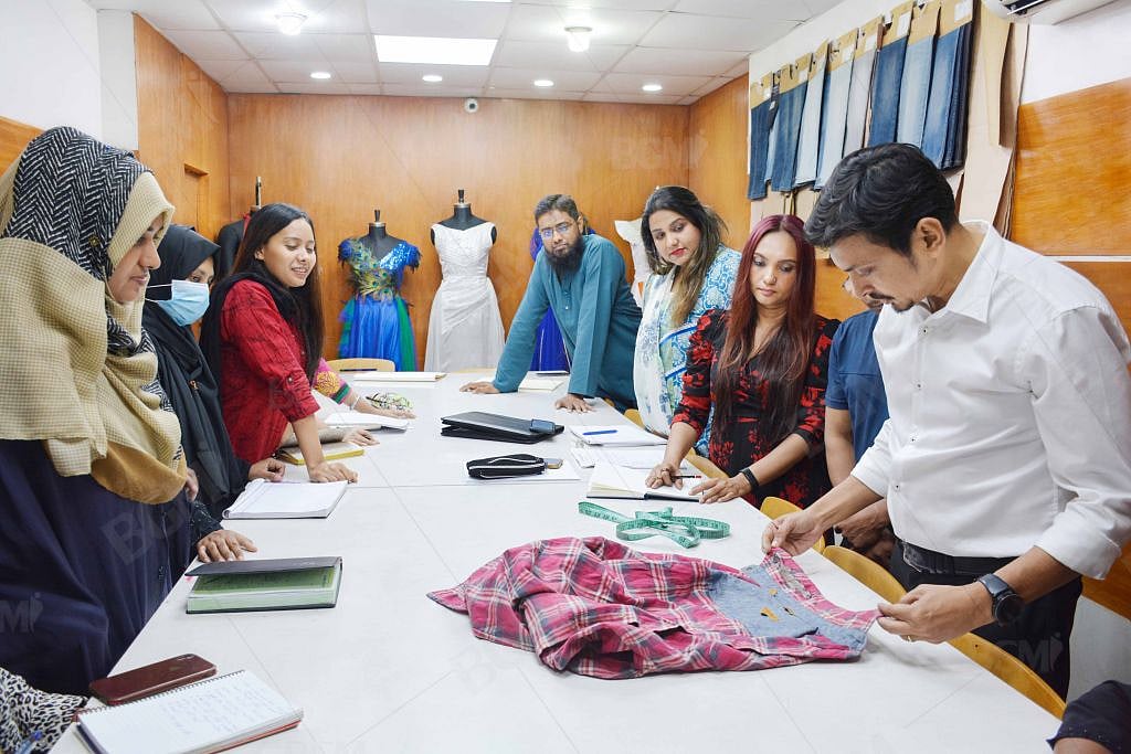 ৫টি প্রতিষ্ঠানে পোশাকশিল্পের বিভিন্ন কোর্সে প্রশিক্ষণের প্রক্রিয়া চলছে