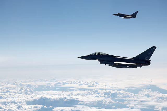 ব্রিটিশ রয়্যাল এয়ারফোর্সের ইউরোফাইটার টাইফুন যুদ্ধবিমান