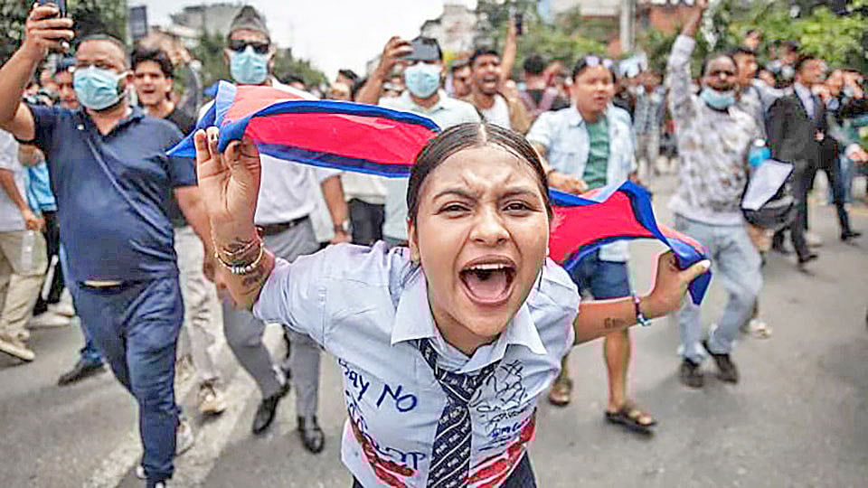 নেপালে বাস্তবে তরুণেরা আরও বেশি ক্ষুব্ধ হয়ে রাস্তায় নেমে আসেন