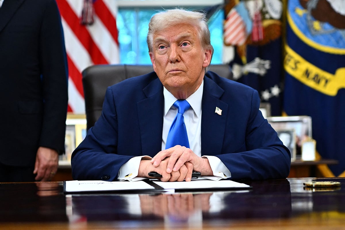 ডোনাল্ড ট্রাম্প সাংবাদিকদের সামনে বলেছেন, ‘আমরা বাগরাম ঘাঁটি ফেরত চাই।’