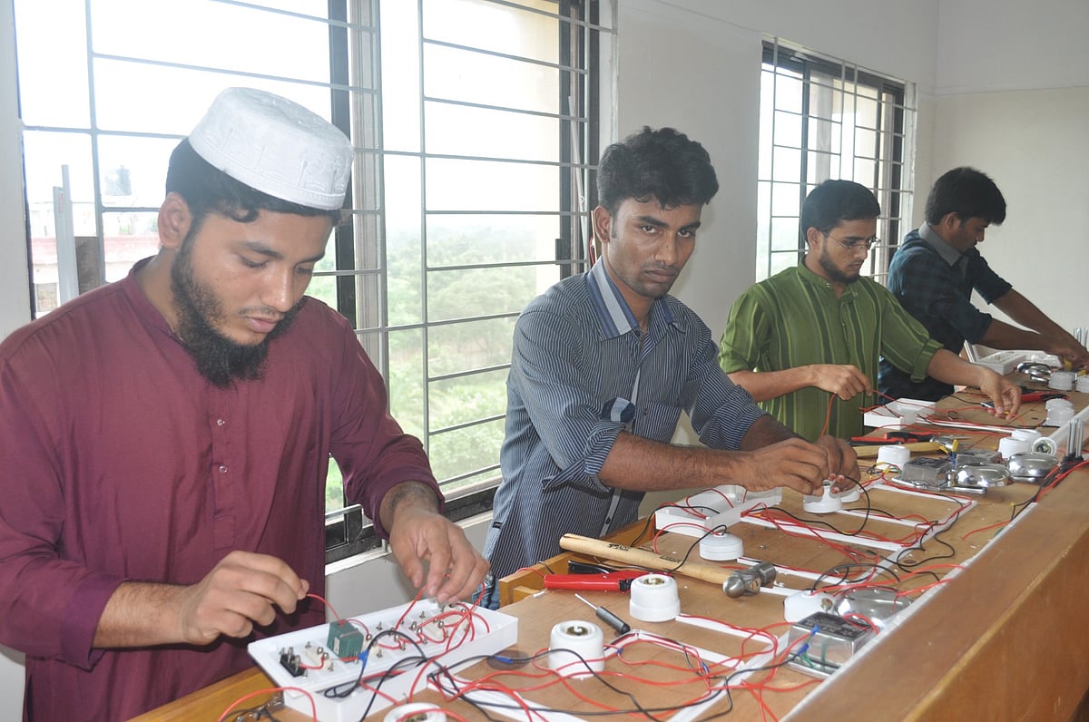 প্রশিক্ষণ চলাকালে মাসিক ৫০০ টাকা হাতখরচ দেবে আইডিবি-বিআইএসইডব্লিউ