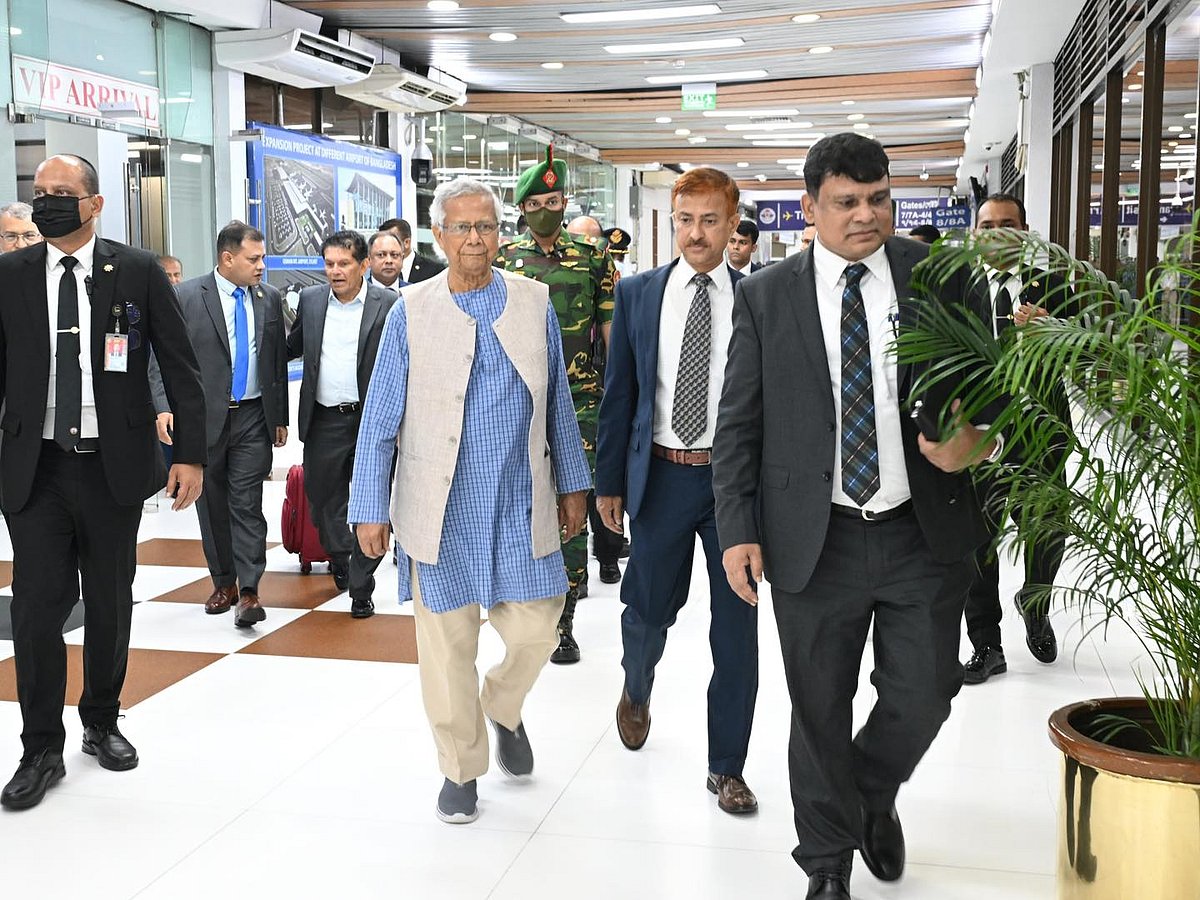 অন্তর্বর্তী সরকারের প্রধান উপদেষ্টা অধ্যাপক মুহাম্মদ ইউনূস জাতিসংঘ সাধারণ পরিষদের ৮০তম অধিবেশনে যোগ দিতে রোববার দিবাগত রাতে যুক্তরাষ্ট্রের নিউইয়র্কের উদ্দেশে ঢাকা ত্যাগ করেন