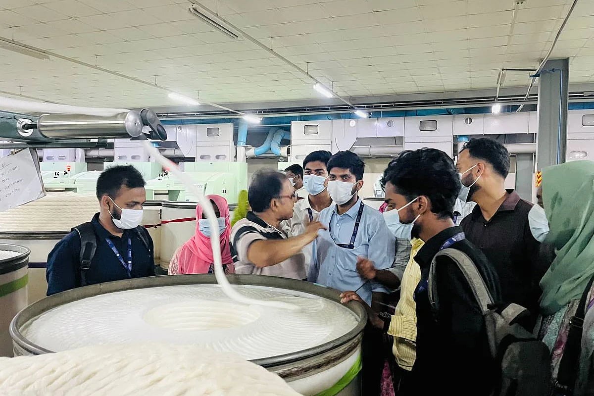 পিএইচডি প্রোগ্রামে ভর্তির জন্য প্রার্থীদের এই বিশ্ববিদ্যালয় থেকে স্নাতকোত্তর ডিগ্রি থাকতে হবে