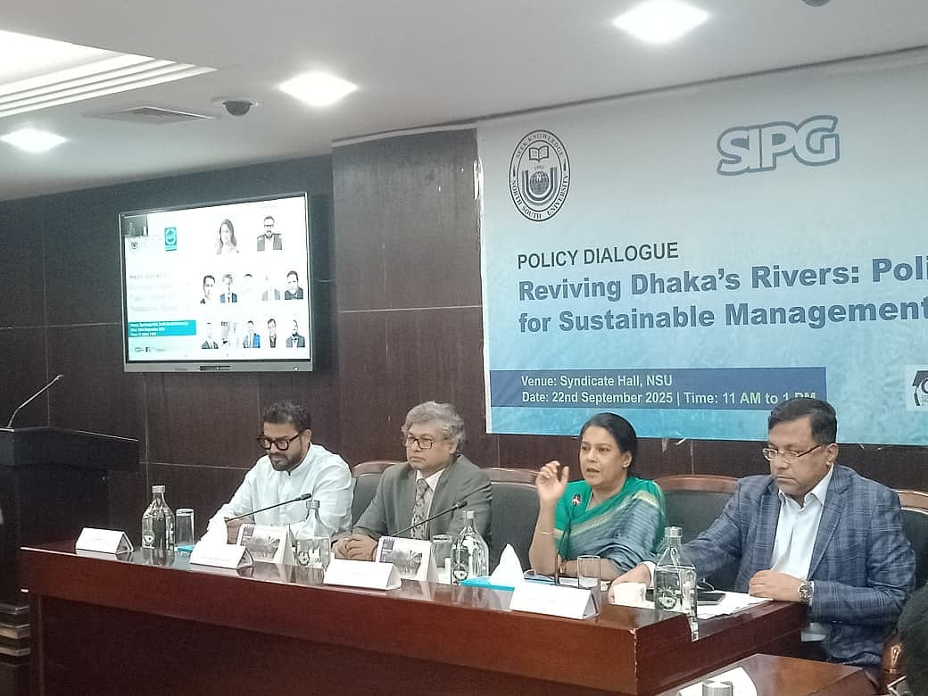 ঢাকার নদীগুলোকে পুনজ্জীবিত করা নিয়ে আয়োজিত এক নীতি সংলাপে প্রধান অতিথির বক্তব্য দেন সৈয়দা রিজওয়ানা হাসান। নর্থ সাউথ ইউনিভার্সিটির সিন্ডিকেট হল, ঢাকা। ২২ সেপ্টেম্বর