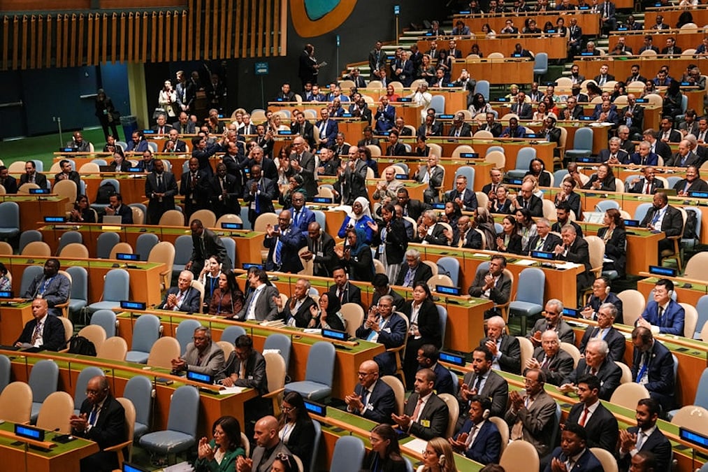 Qorqinchli yalangoch fotosurat Qolda chizilgan porno fon rasmi