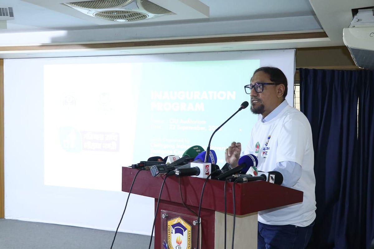 চট্টগ্রাম ইনডিপেনডেন্ট ইউনিভার্সিটিতে পরিচ্ছন্নতা সচেতনতামূলক প্রচারাভিযানের উদ্বোধন উপলক্ষে বক্তব্য দেন চট্টগ্রাম সিটি করপোরেশনের মেয়র শাহাদাত হোসেন