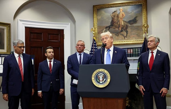 মার্কিন প্রেসিডেন্ট ডোনাল্ড ট্রাম্প হোয়াইট হাউসে আয়োজিত সংবাদ সম্মেলনে বক্তব্য দিচ্ছেন