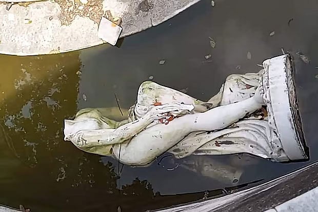 ময়মনসিংহ নগরের শশীলজে গ্রিক দেবী ভেনাসের ভাস্কর্য গত বছরের ৫ আগস্ট ভেঙে ফেলা হয়