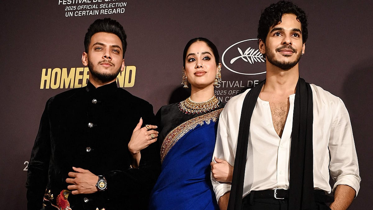 ‘হোমবাউন্ড’–এর বিশেষ প্রদর্শনীতে বিশাল জেঠওয়া, জাহ্নবী কাপুর ও ঈষাণ খাট্টার। ছবি: এএফপি