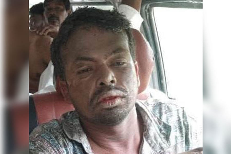 দগ্ধ অবস্থায় হাসপাতালে নেওয়ার পথে আবু ছালেহ