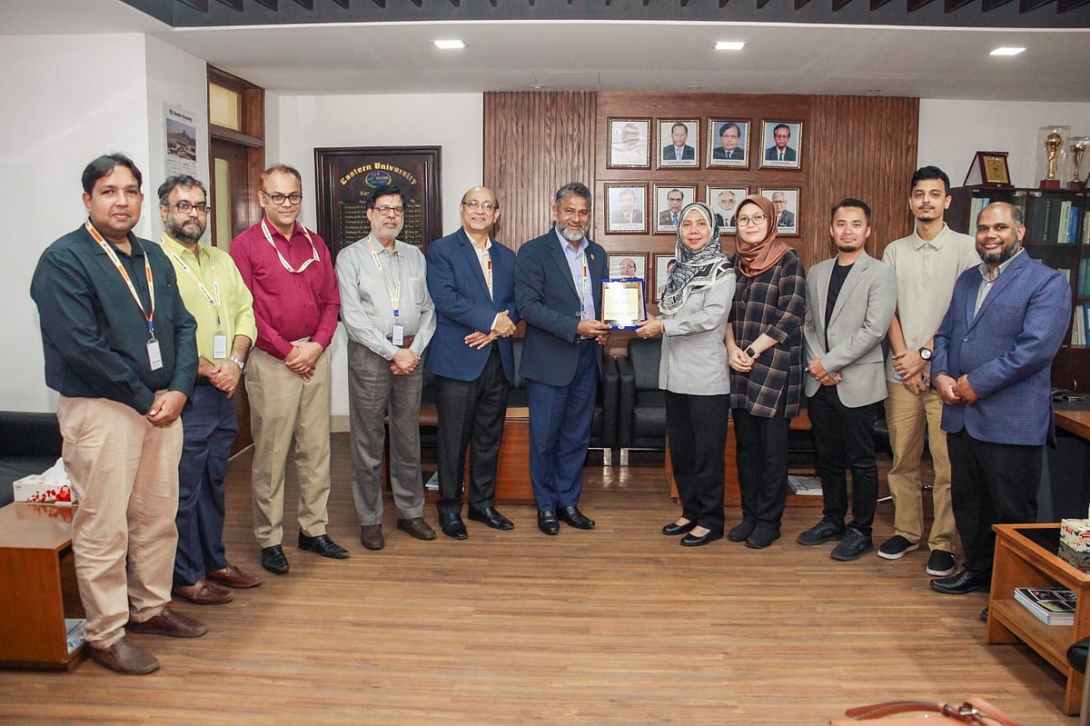 ইস্টার্ন ইউনিভার্সিটির পক্ষে ব্যবসায় প্রশাসন অনুষদের ডিন এম ছায়েদুর রহমান এবং ইউআইটিএমের পক্ষে এআরআইয়ের পরিচালক জুরাইদাহ মোহাম্মদ সানুসি ইওআইতে স্বাক্ষর করেন