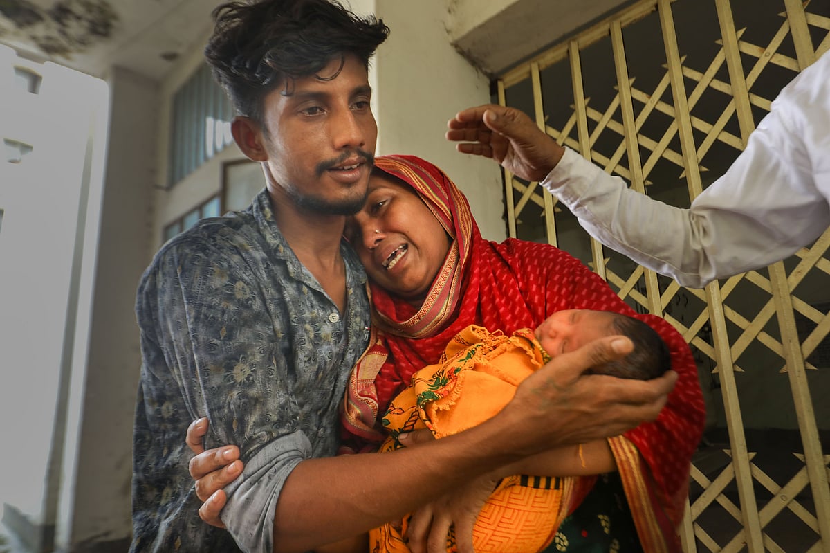 আদালতের নির্দেশে নবজাতক কন্যাসন্তানসহ শাহাজাদী ও তাঁর মা খুলনা মেডিকেল কলেজ হাসপাতালের প্রিজন সেল থেকে জামিনে মুক্তি পান। এ সময় চুরি যাওয়া শিশুর বাবা মো. মির্জা সুজনকে দেখে ক্ষমা চেয়ে কান্নায় ভেঙে পড়েন শাহাজাদী