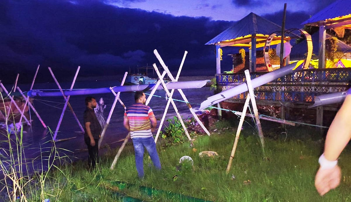 দোহারে পদ্মা থেকে অবৈধ বালু উত্তোলন বন্ধে অভিযান চালায় প্রশাসন। গতকাল সোমবার রাত সাড়ে ৯টায় নারিশা পশ্চিমচর