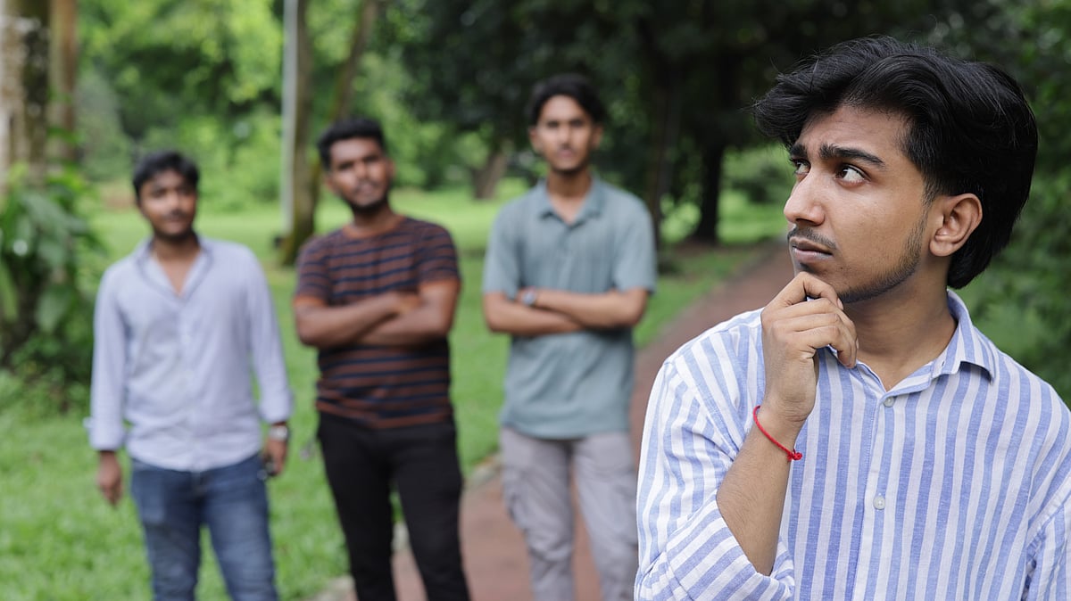 পিয়ার প্রেশার পড়ে কিশোরদের ভুল পথে যাওয়ার আশঙ্কা তৈরি হতে পারে