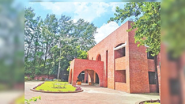 জাতীয় সংসদের স্পিকারের বাসভবন। সম্প্রতি জাতীয় সংসদ এলাকায়