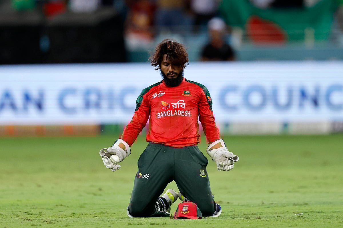 ভারতের ইনিংসের শুরুতেই অভিষেক শর্মার ক্যাচ মিস করেন জাকের আলী