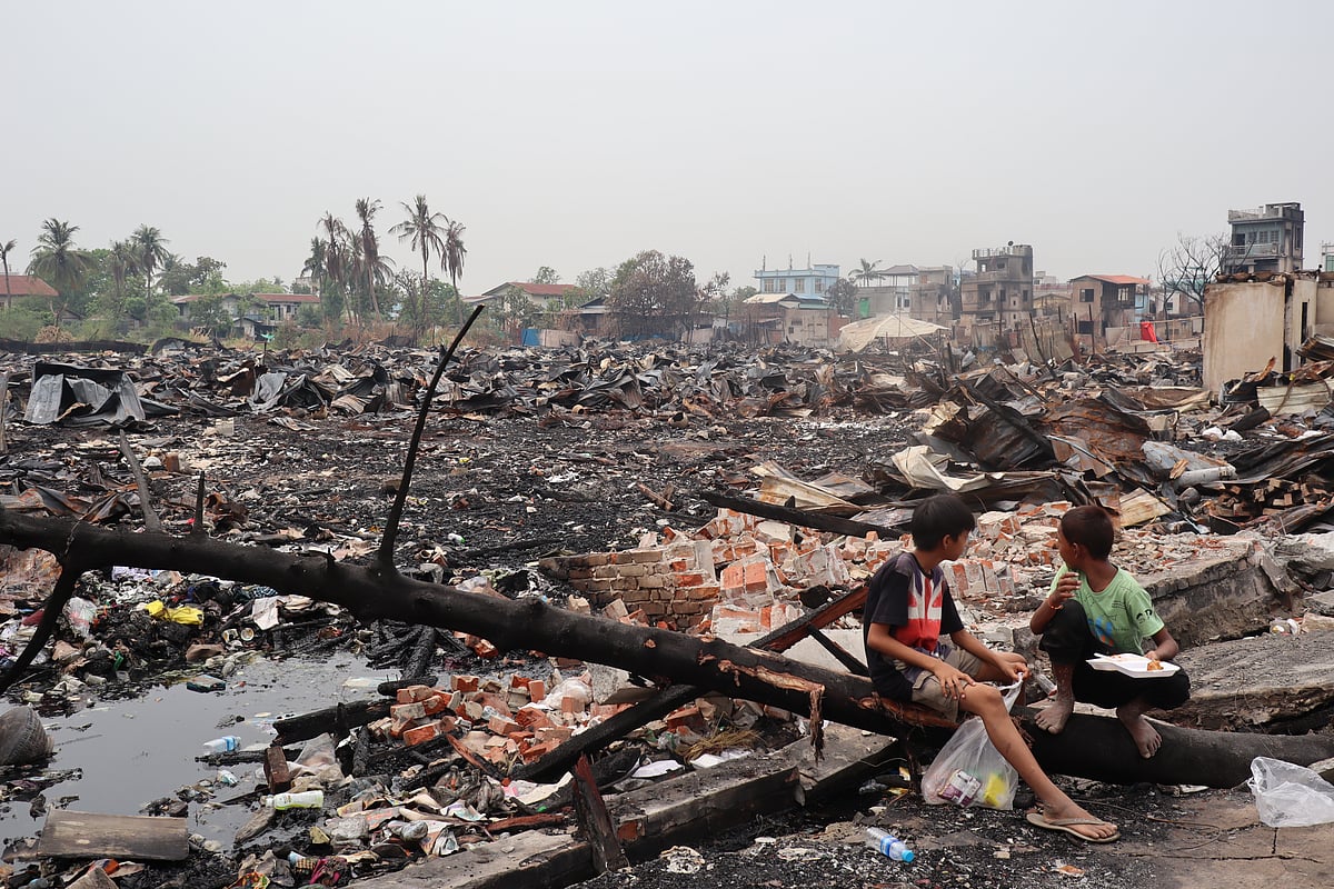 মিয়ানমারের ভূমিকম্পে শুধু মান্দালয় শহরেই পনেরো শতাধিক ঘরবাড়ি ধ্বংস হয়