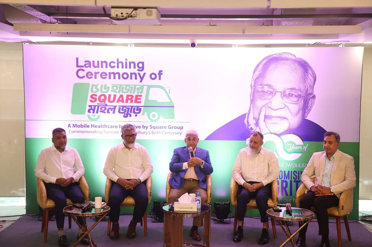 সংবাদ সম্মেলনে ভ্রাম্যমাণ হাসপাতালের বিস্তারিত তথ্য তুলে ধরেন স্কয়ার গ্রুপের ব্যবস্থাপনা পরিচালক তপন চৌধুরী। এ সময় উপস্থিত ছিলেন স্কয়ার গ্রুপের বিভিন্ন প্রতিষ্ঠানের ঊর্ধ্বতন কর্মকর্তারা। আজ বুধবার ঢাকার গুলশান-১-এ স্যামসন সেন্টারে