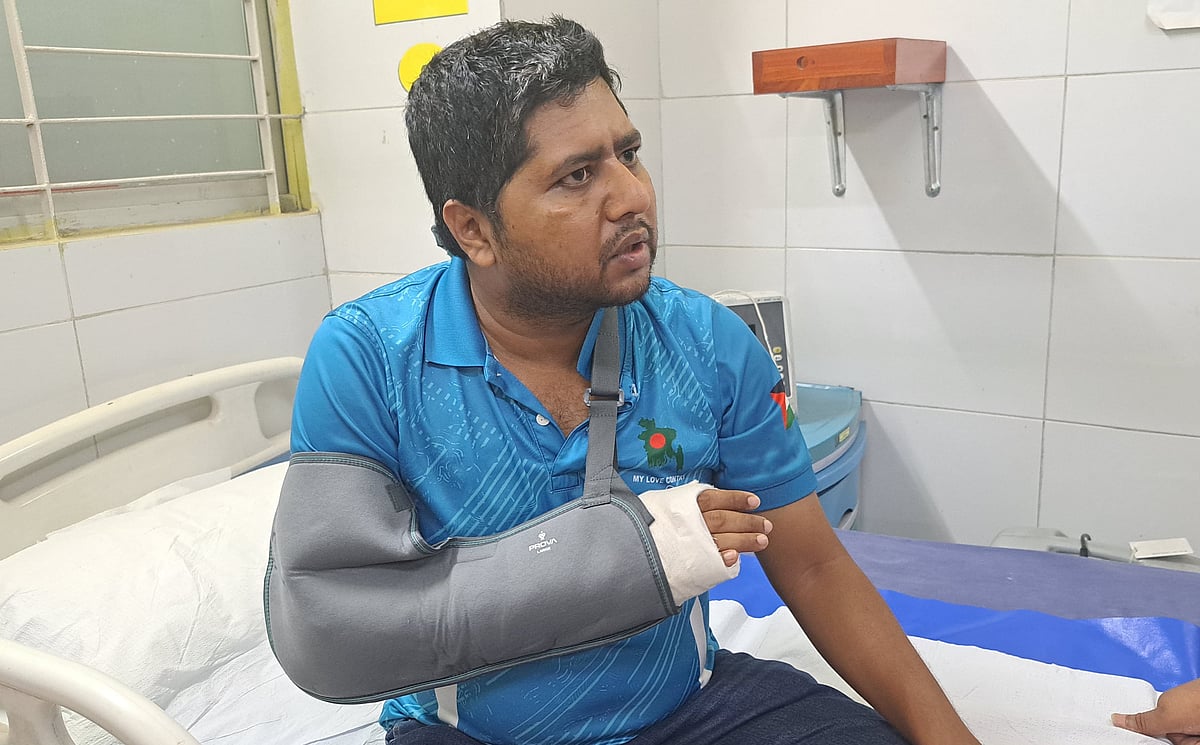 গাজীপুরের কাশিমপুরের তেতুইবাড়ীতে কেপিজে বিশেষায়িত হাসপাতালে চিকিৎসা নিয়েছেন হামলায় আহত সাংবাদিক রুবেল আহমেদ