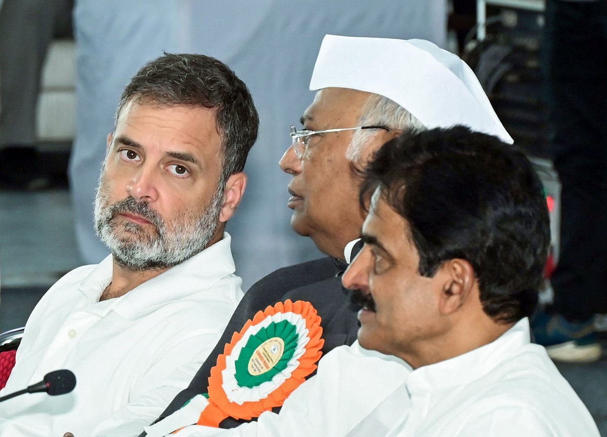 বিহারের রাজধানী পাটনায় কংগ্রেসের ওয়ার্কিং কমিটির বৈঠকে রাহুল গান্ধী, কংগ্রেসের সভাপতি মল্লিকার্জুন খাড়গে ও এআইসিসির সাধারণ সম্পাদক কে সি ভেনুগোপাল