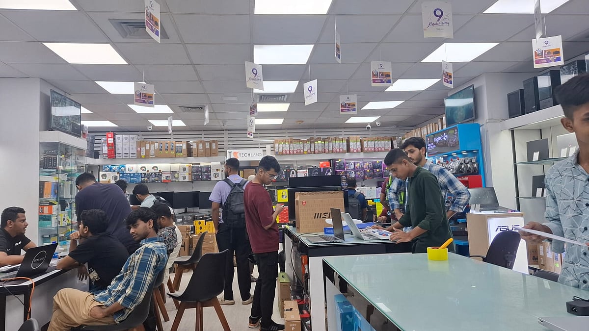 স্থিতিশীল কম্পিউটার বাজারে ক্রেতার আনাগোনা আছে