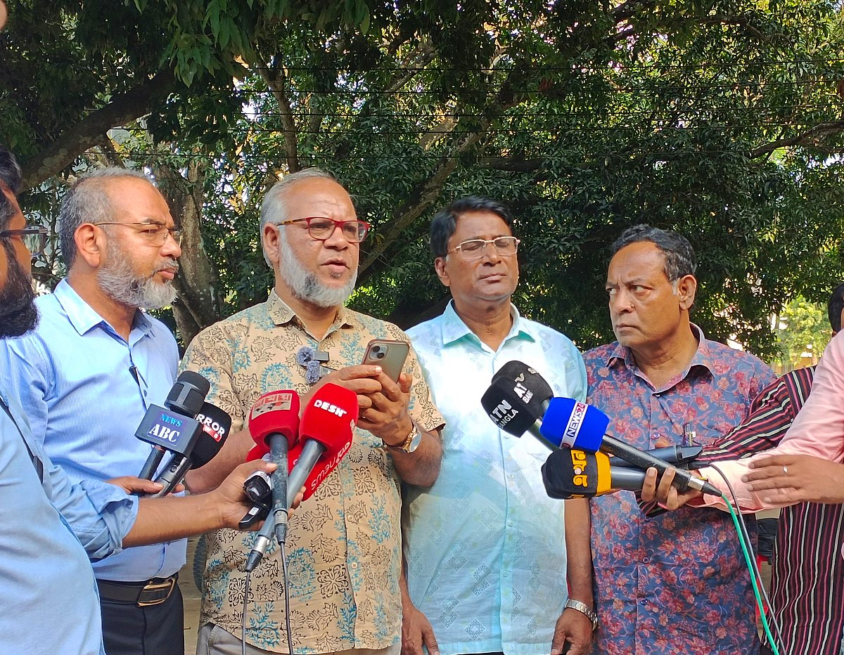 রাজশাহী বিশ্ববিদ্যালয়ে পূর্ণ দিবস কর্মবিরতি স্থগিতের ঘোষণা দেন জাতীয়তাবাদী শিক্ষক ফোরামের সভাপতি অধ্যাপক আবদুল আলিম। আজ বৃহস্পতিবার বিকেলে শহীদ বুদ্ধিজীবী স্মৃতিফলক চত্বরের সামনে