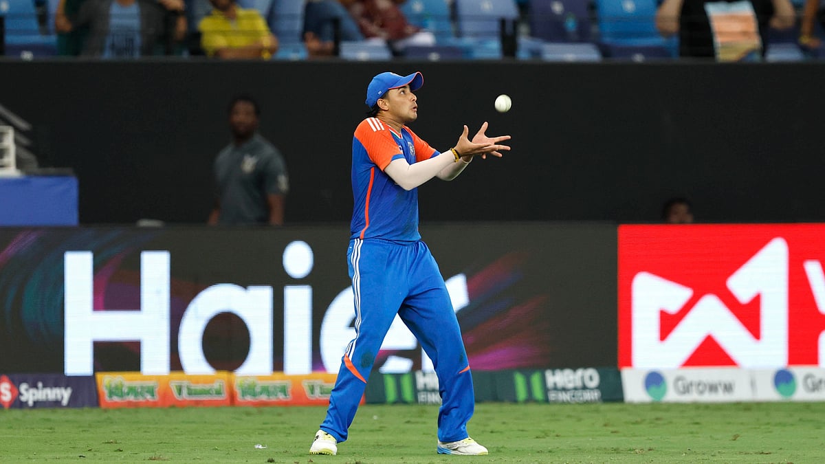 অভিষেকও বেশ কয়েকটি ক্যাচ ছেড়েছেন।