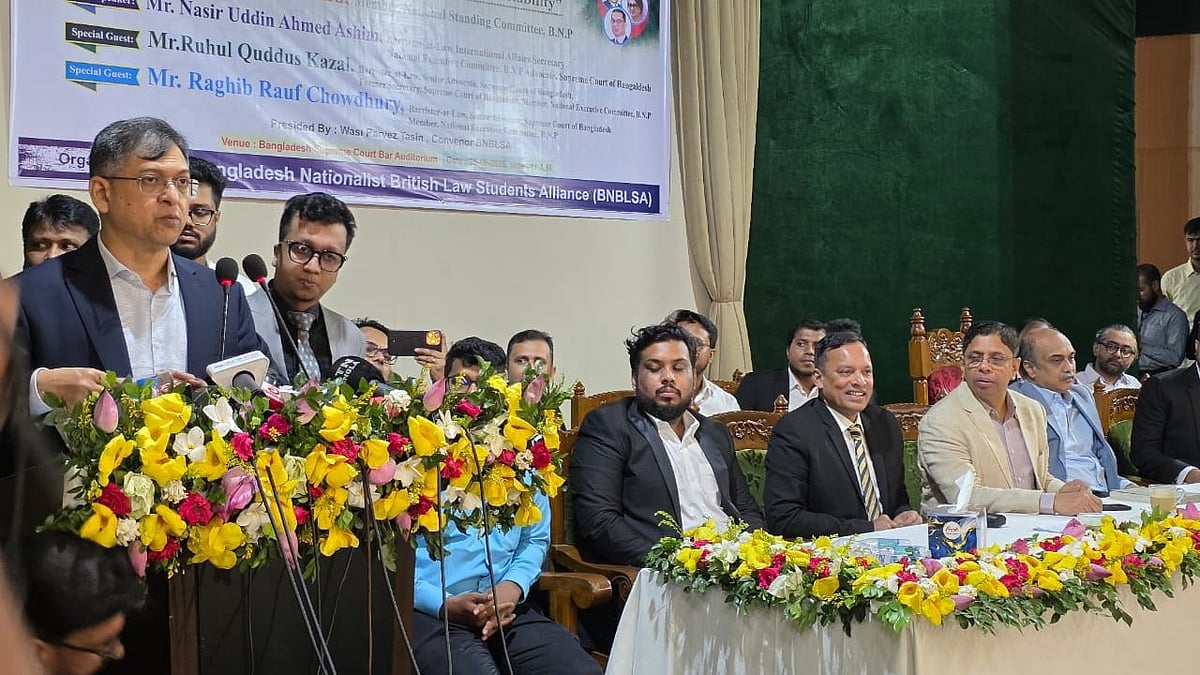 বিএনপির স্থায়ী কমিটির সদস্য সালাহউদ্দিন আহমদ। আজ বৃহস্পতিবার সুপ্রিম কোর্ট বার মিলনায়তনে